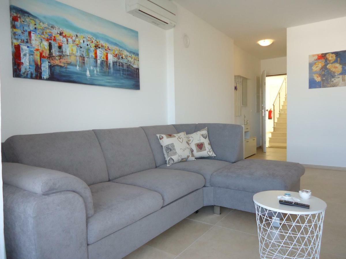 Apartment Pipe Malinska Bagian luar foto