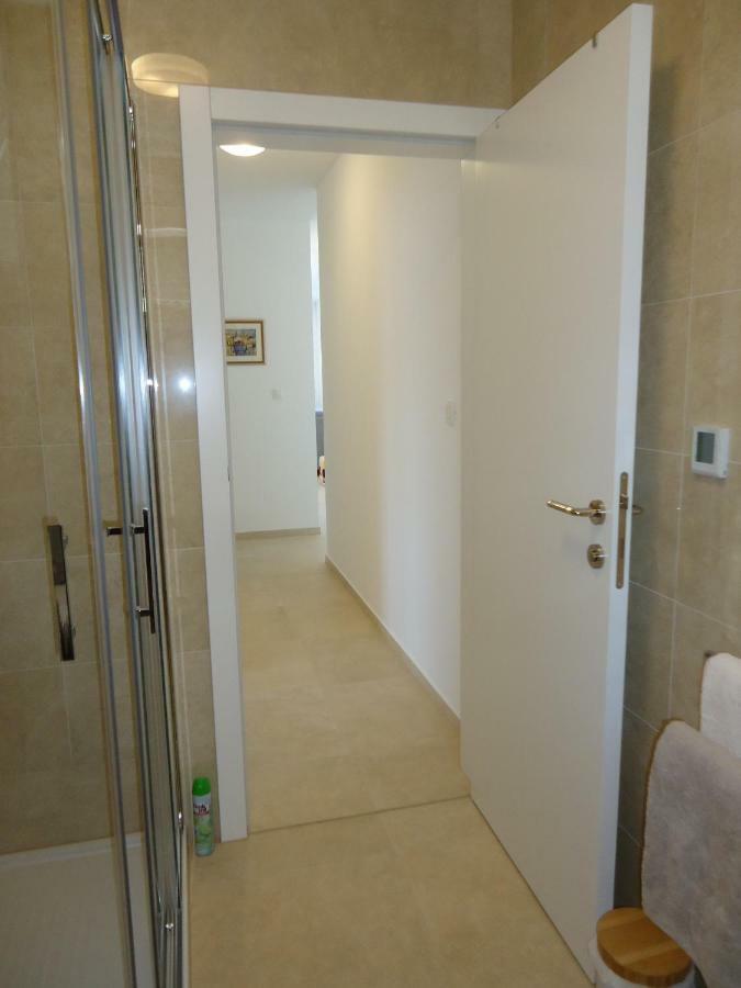 Apartment Pipe Malinska Bagian luar foto